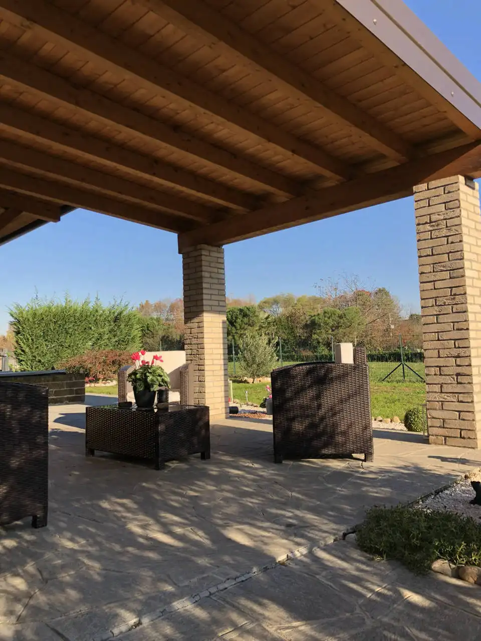 Villa-di-testa-in-vendita-a-Sulbiate-giardino-1.660-mq-18