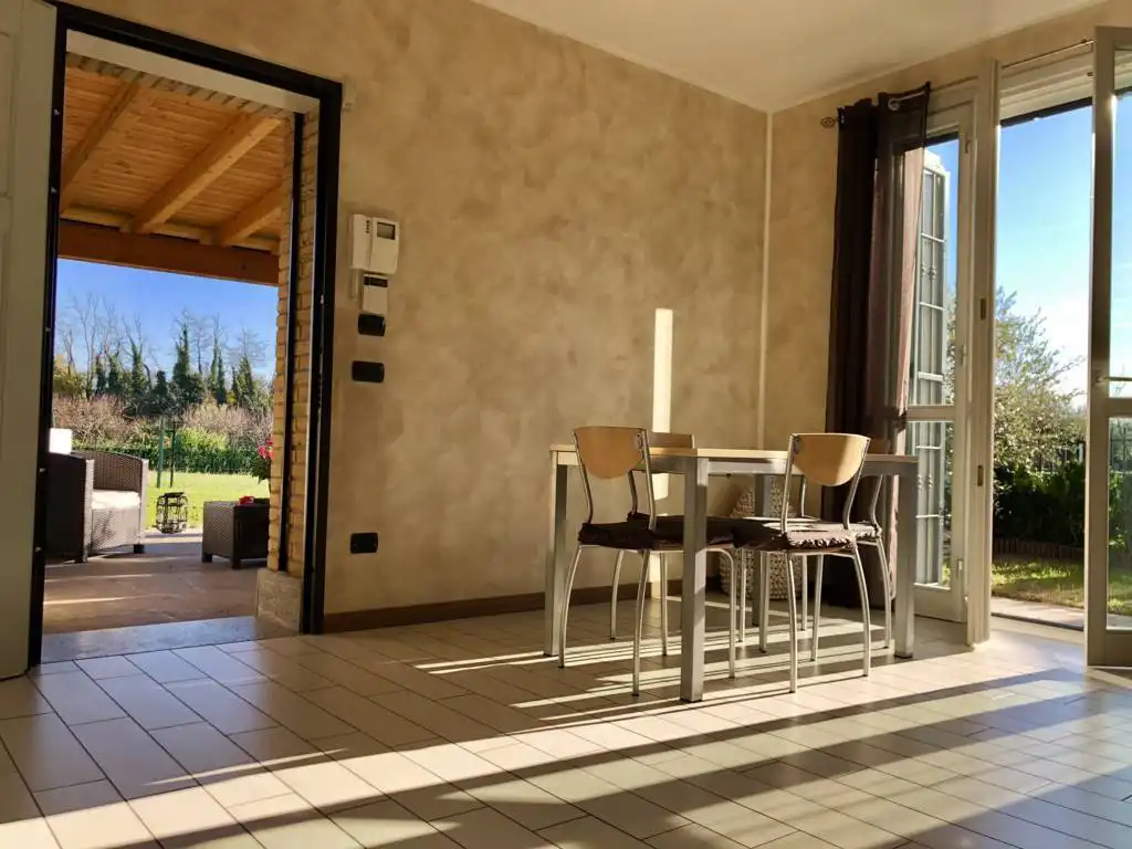 Villa-di-testa-in-vendita-a-Sulbiate-giardino-1.660-mq-3