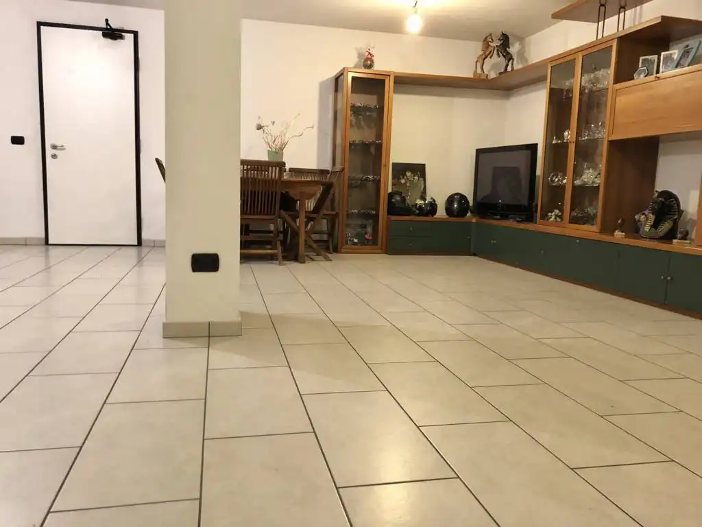 Villa-di-testa-in-vendita-a-Sulbiate-giardino-1.660-mq-31