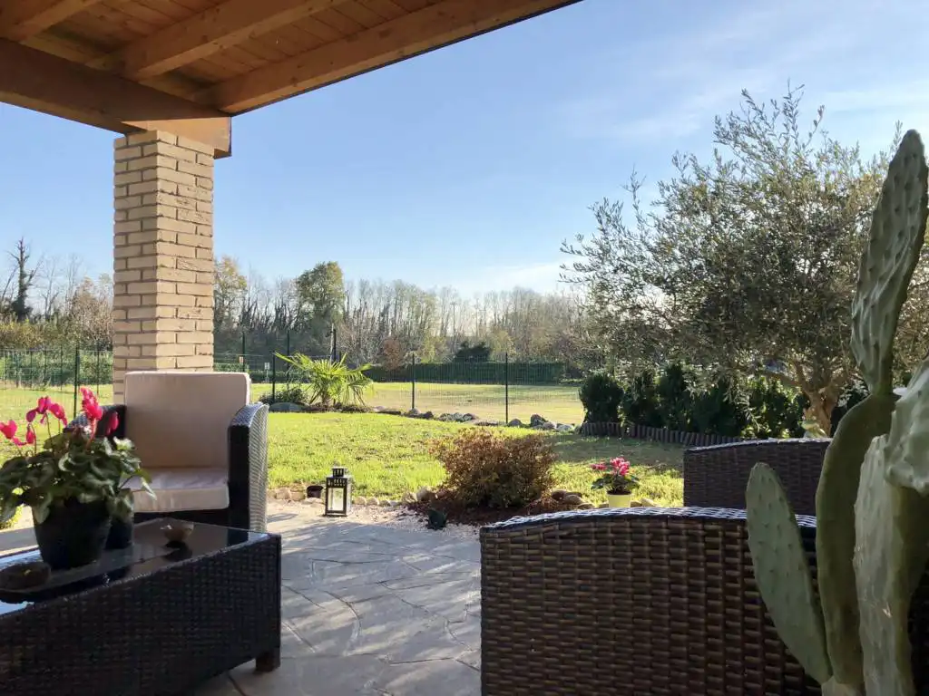 Villa-di-testa-in-vendita-a-Sulbiate-giardino-1.660-mq-5
