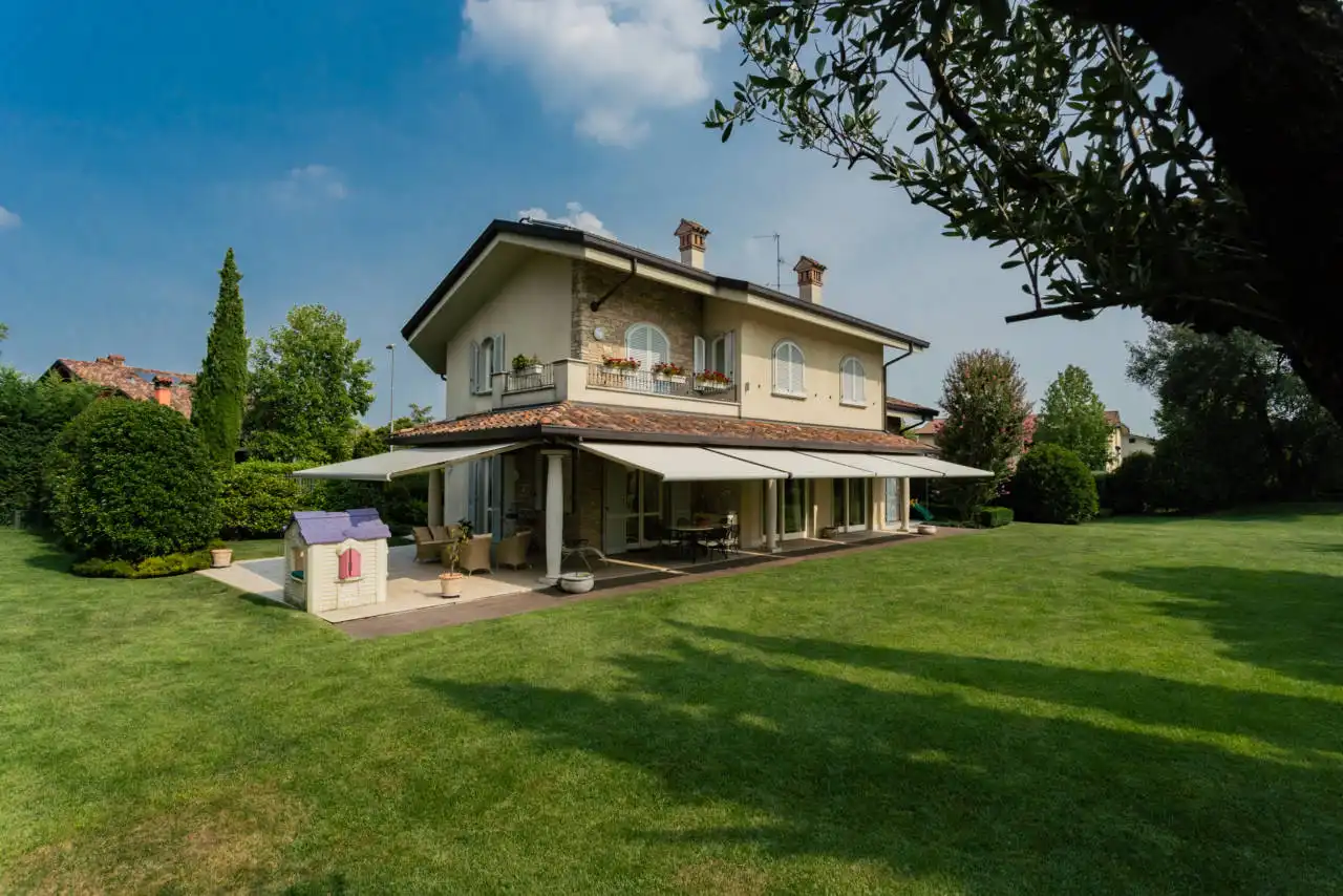 Villa in vendita a Camparada (64)