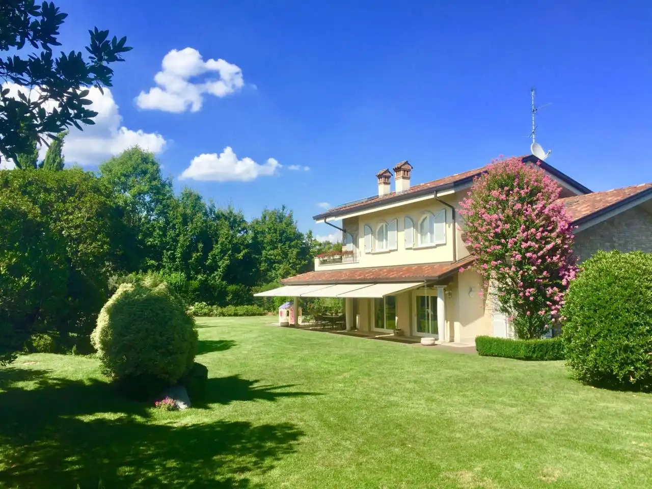 Villa in vendita a Camparada
