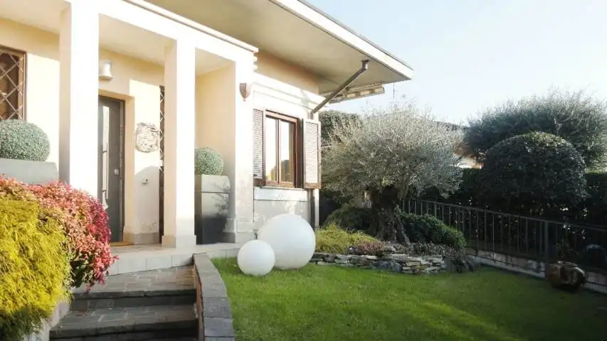 Villa-singola-in-vendita-a-Cambiago-Milano