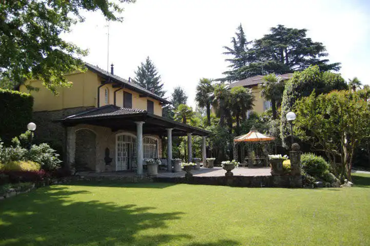 Villa-singola-liberty-con-dependance-in-vendita-a-Merate-1