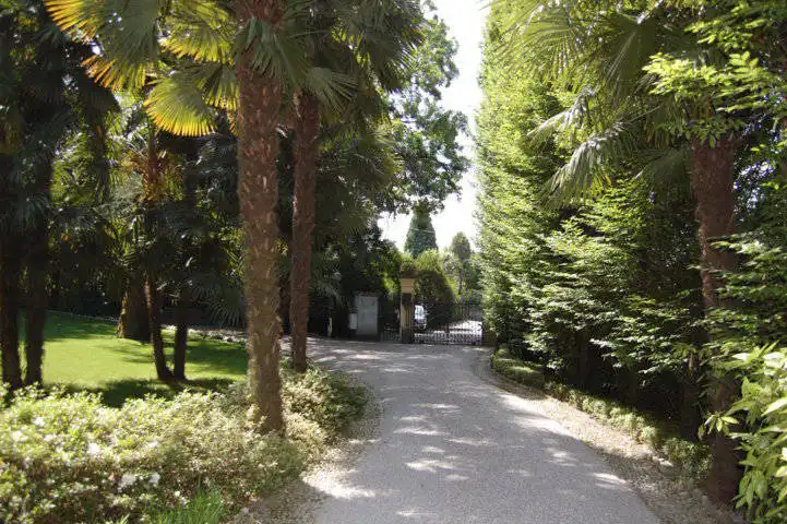 Villa-singola-liberty-con-dependance-in-vendita-a-Merate-17