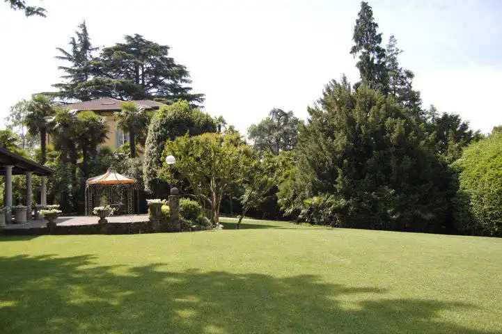 Villa-singola-liberty-con-dependance-in-vendita-a-Merate-3
