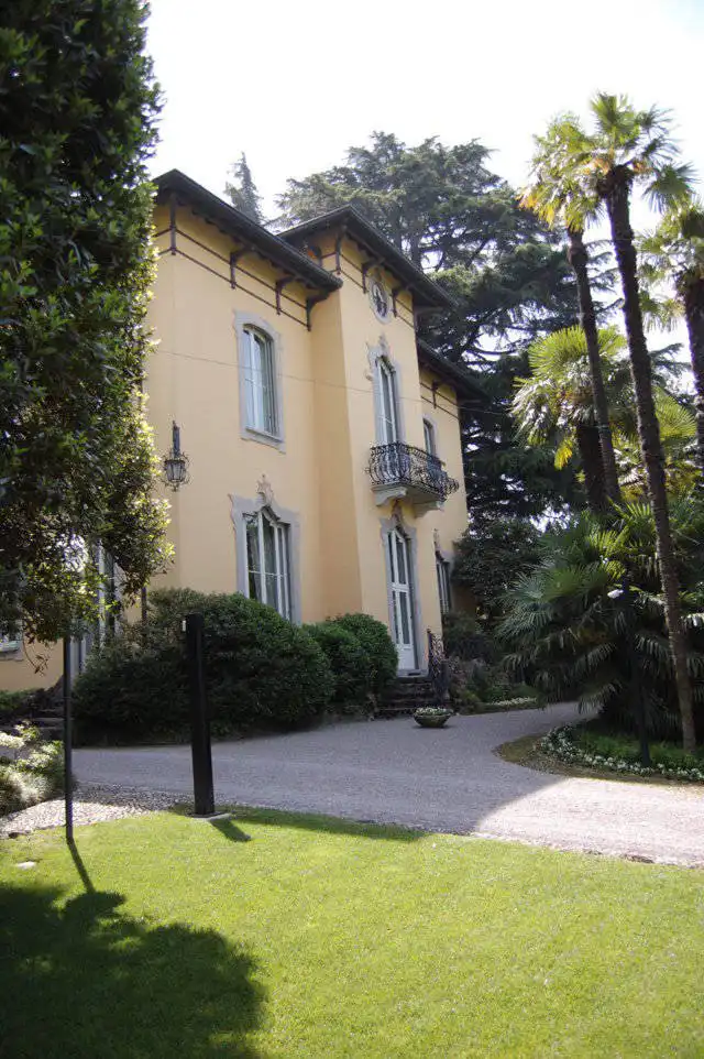 Villa-singola-liberty-con-dependance-in-vendita-a-Merate-4