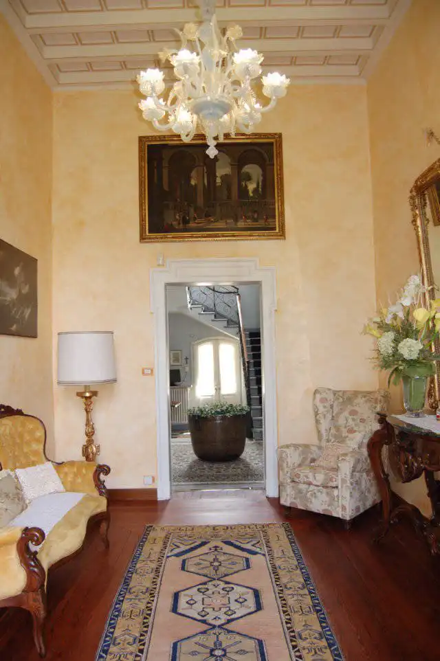 Villa-singola-liberty-con-dependance-in-vendita-a-Merate-8