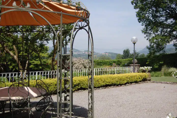 Villa-singola-liberty-con-dependance-in-vendita-a-Merate-9