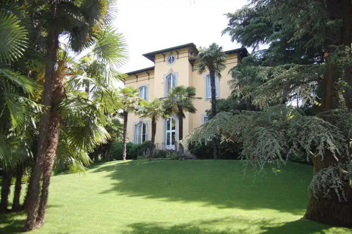 Villa-singola-liberty-con-dependance-in-vendita-a-Merate