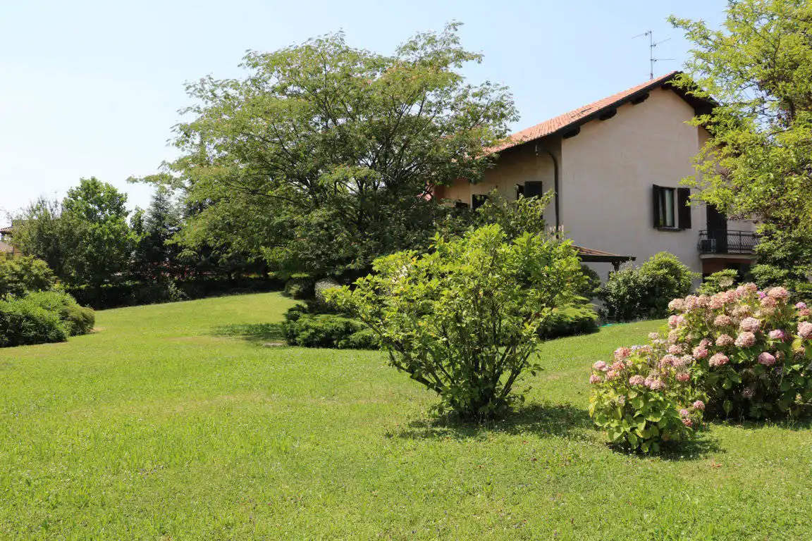 Villa-singola-signorile-in-vendita-a-Busnago-in-Brianza-8