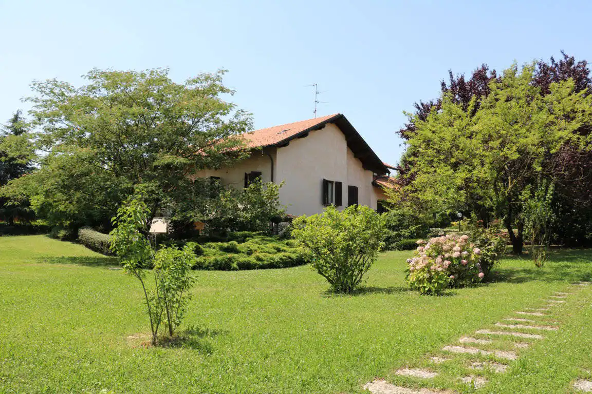 Villa-singola-signorile-in-vendita-a-Busnago-in-Brianza