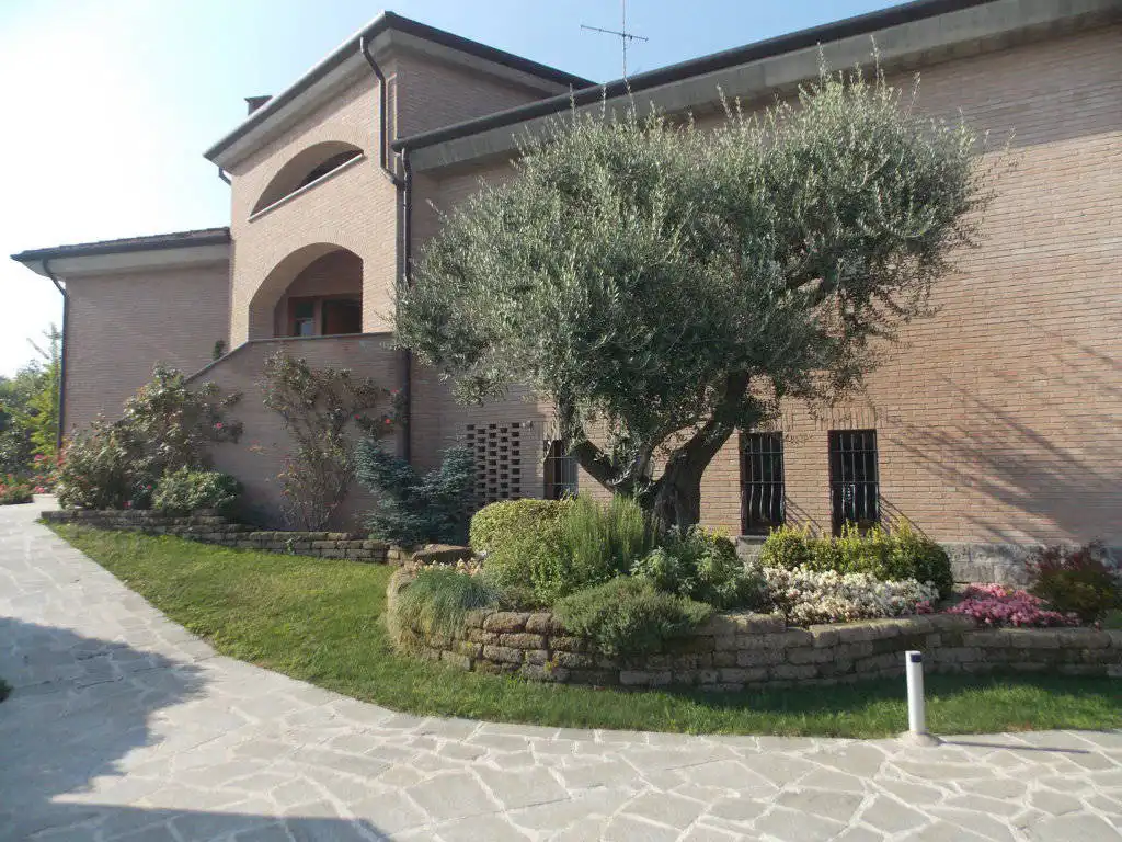 Ville-in-Brianza-in-vendita-con-piscina-5