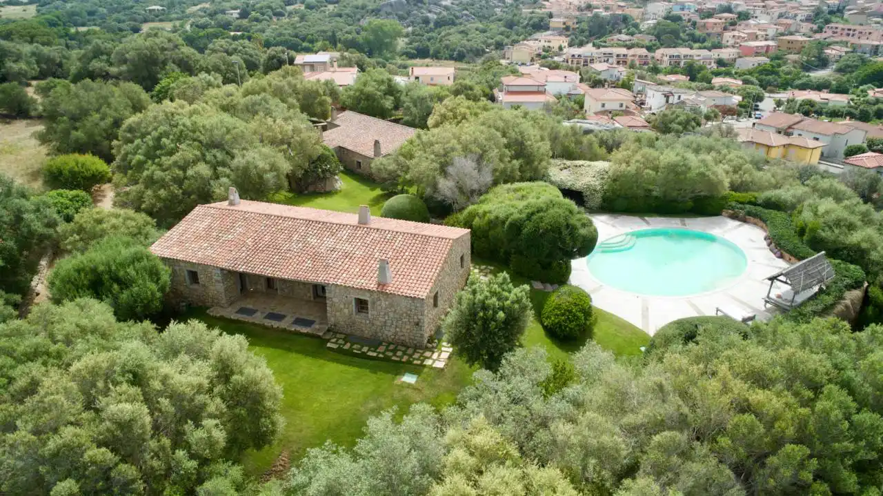 Villa con piscina in vendita Sardegna Arzachena (1)
