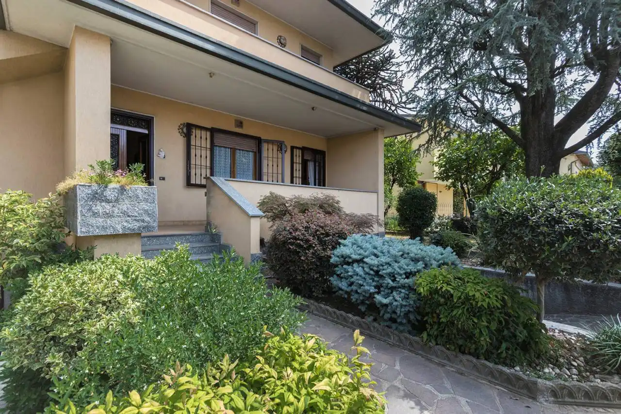 villa-in-vendita-a-vimercate (19)