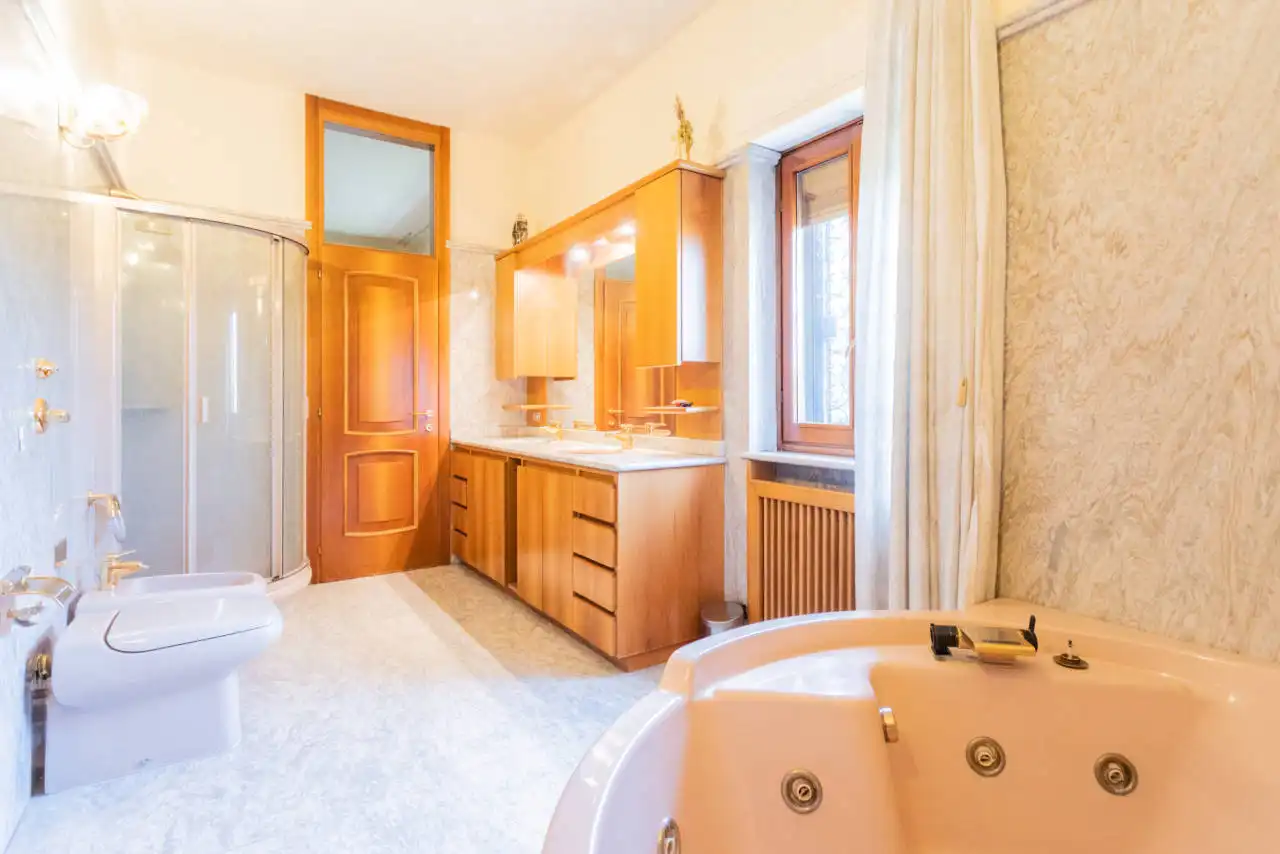 Villa con piscina in vendita a Rozzano (16)