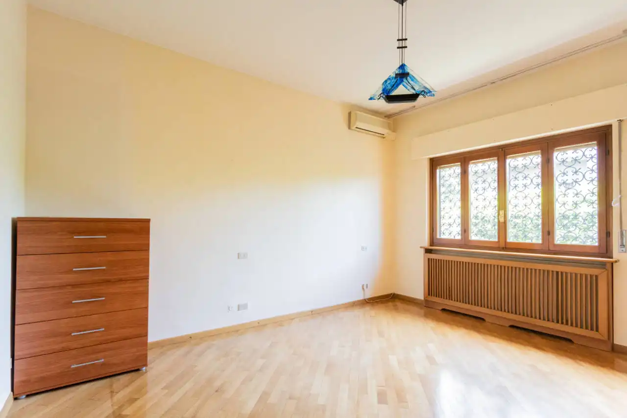 Villa con piscina in vendita a Rozzano (17)