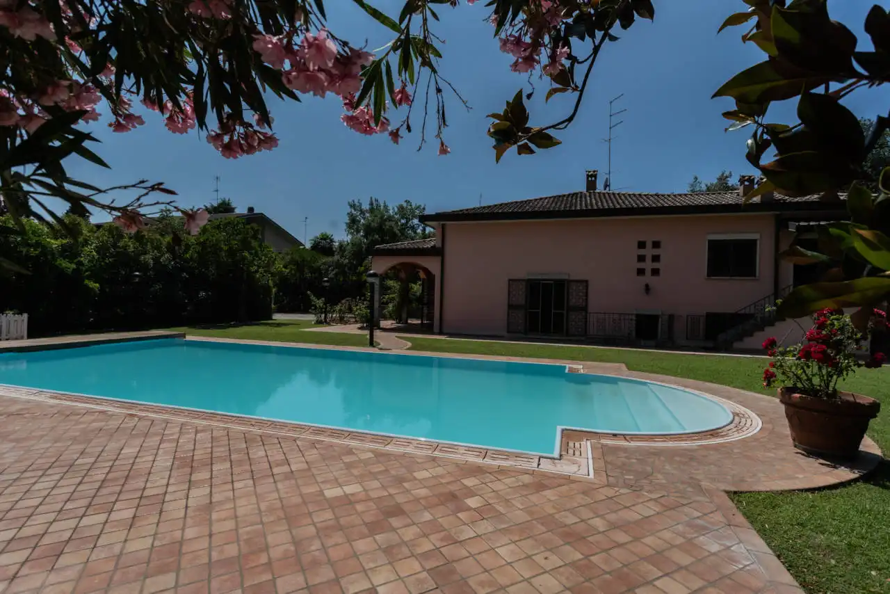 Villa con piscina in vendita a Rozzano (26)