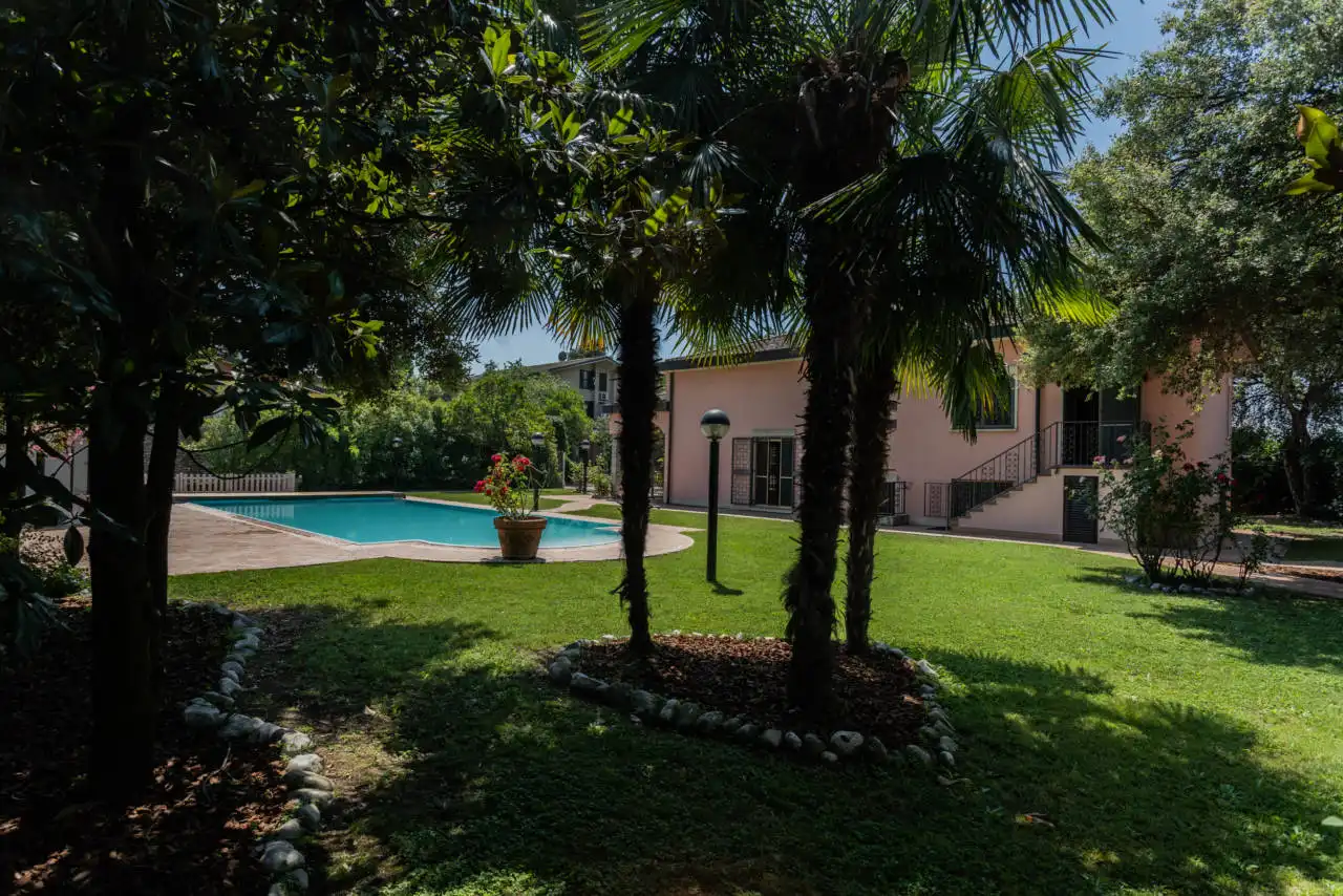 Villa con piscina in vendita a Rozzano (27)