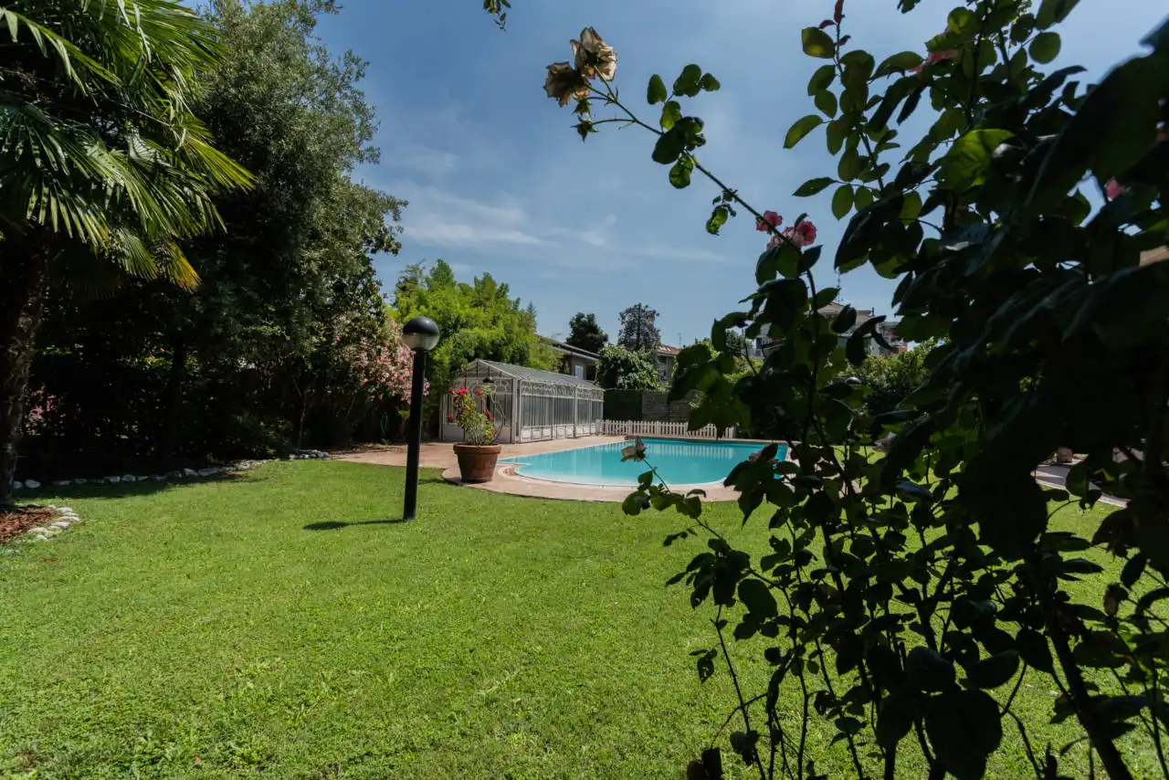 Villa con piscina in vendita a Rozzano (28)