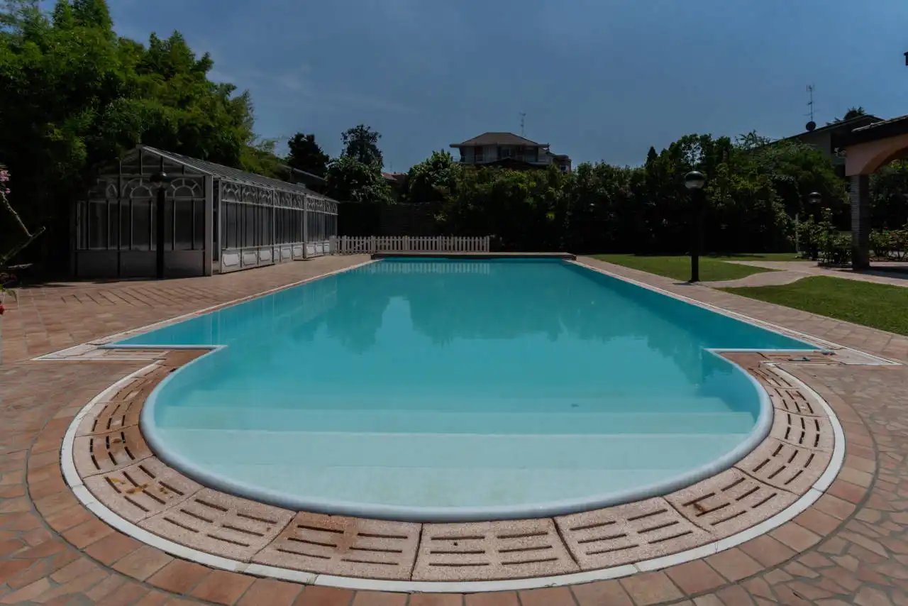 Villa con piscina in vendita a Rozzano (30)