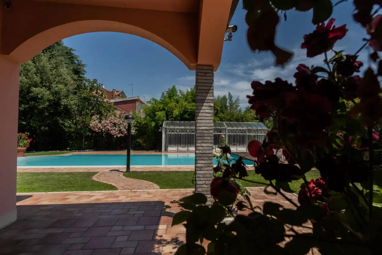 Villa con piscina in vendita a Rozzano (32)