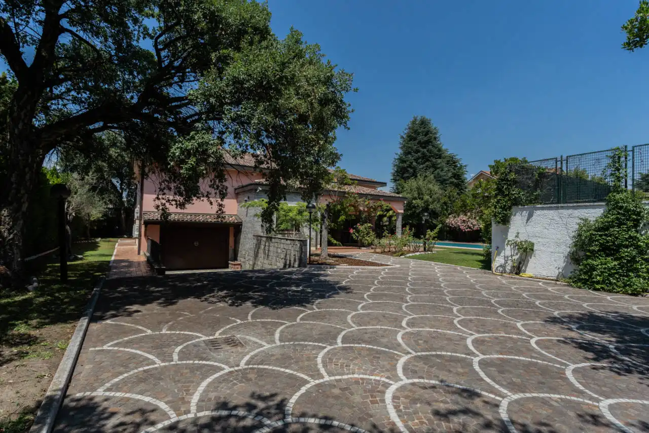 Villa con piscina in vendita a Rozzano (35)