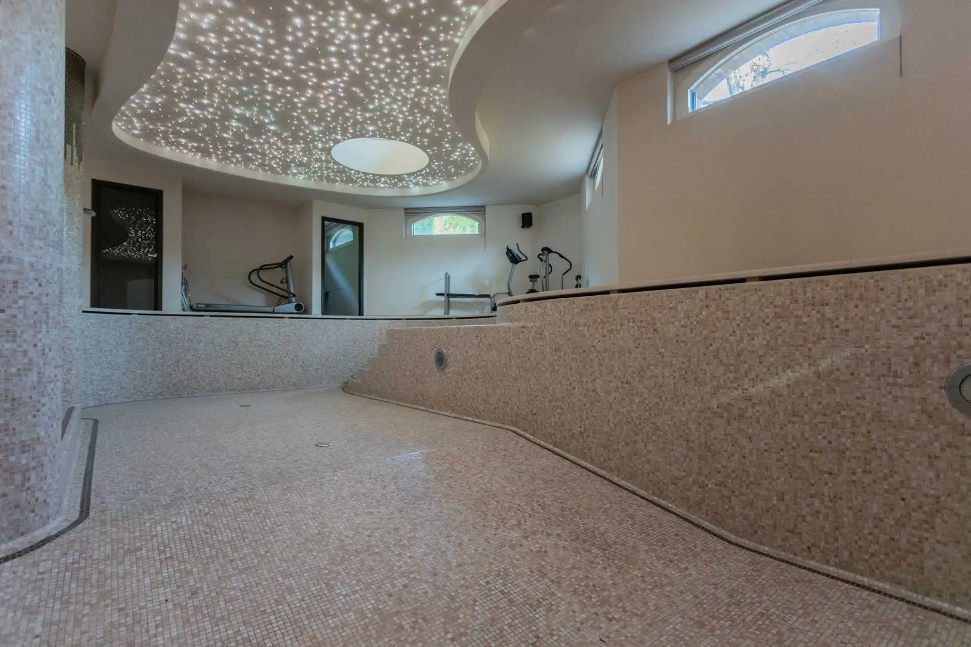 Villa-con-piscina-in-vendita-a-Mezzago (52)
