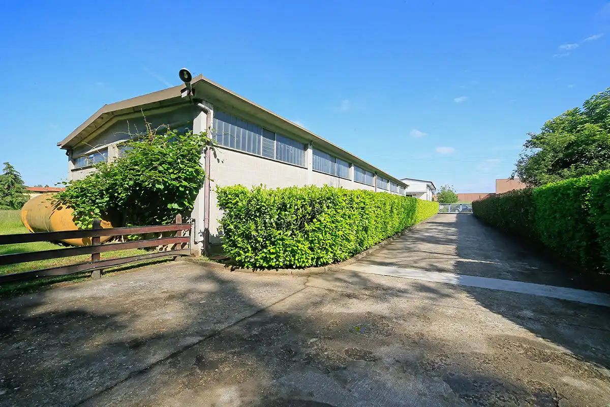 Casatenovo-villa-con-parco-in-vendita (16)