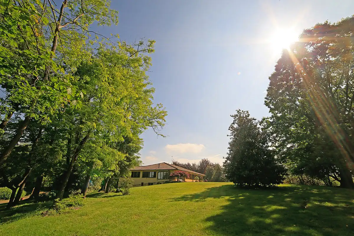 Casatenovo-villa-con-parco-in-vendita (18)