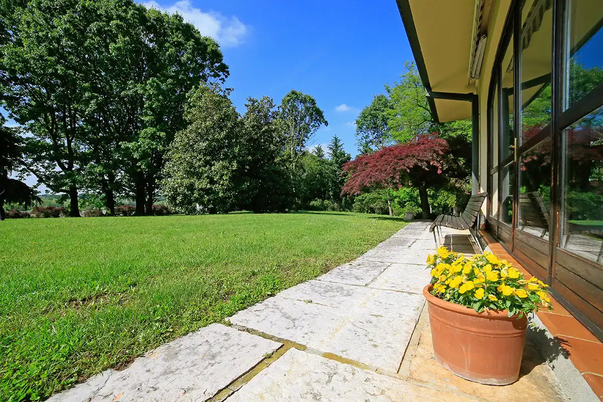 Casatenovo-villa-con-parco-in-vendita (21)