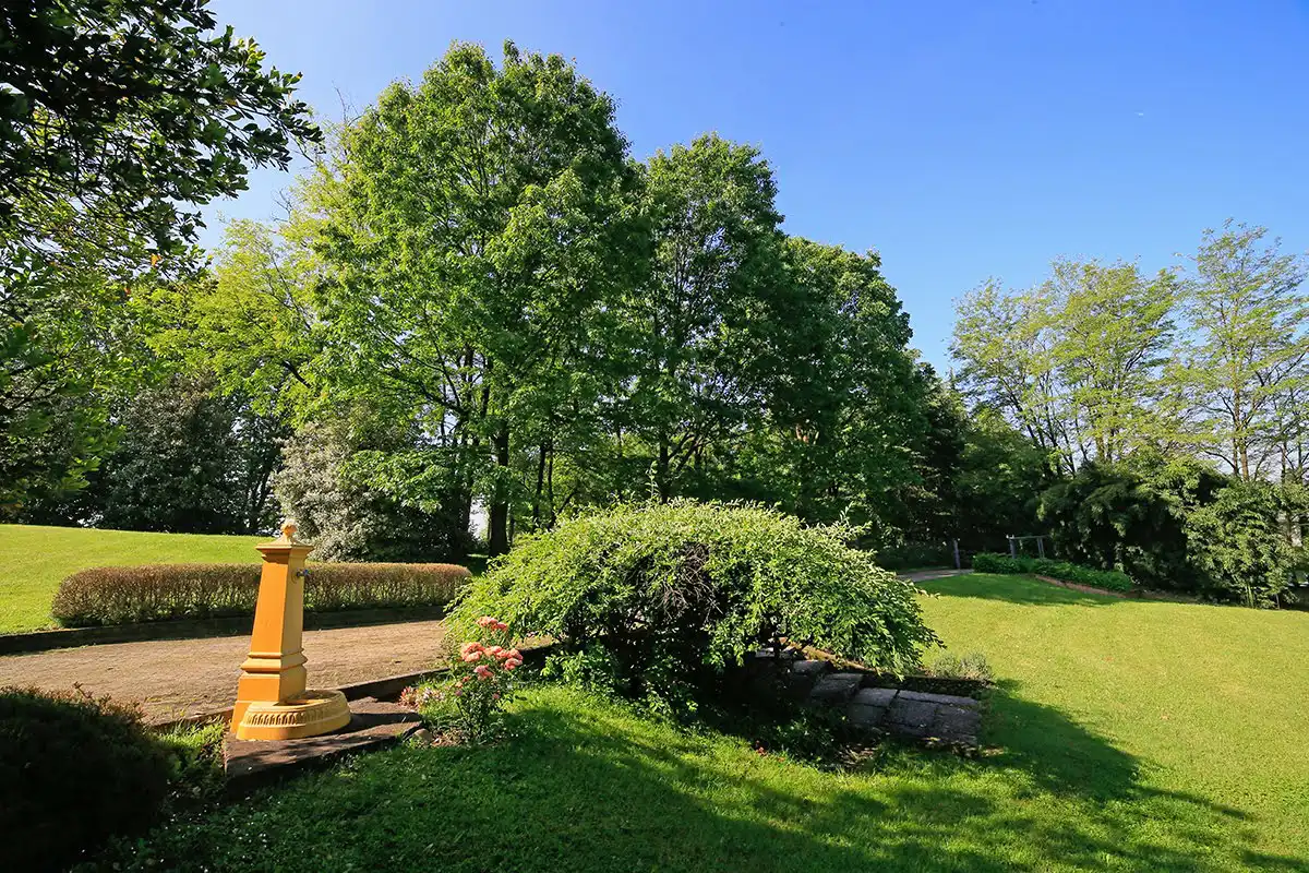 Casatenovo-villa-con-parco-in-vendita (6)