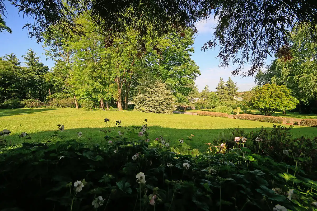 Casatenovo-villa-con-parco-in-vendita (8)