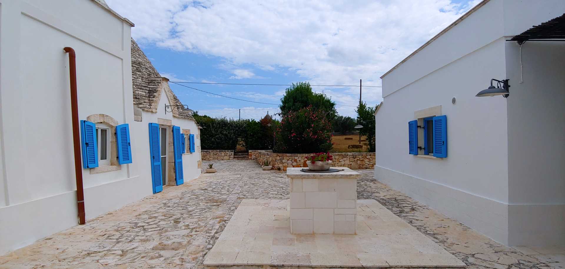Puglia-vendita-Villa-con-Trullo-e-piscina (10)