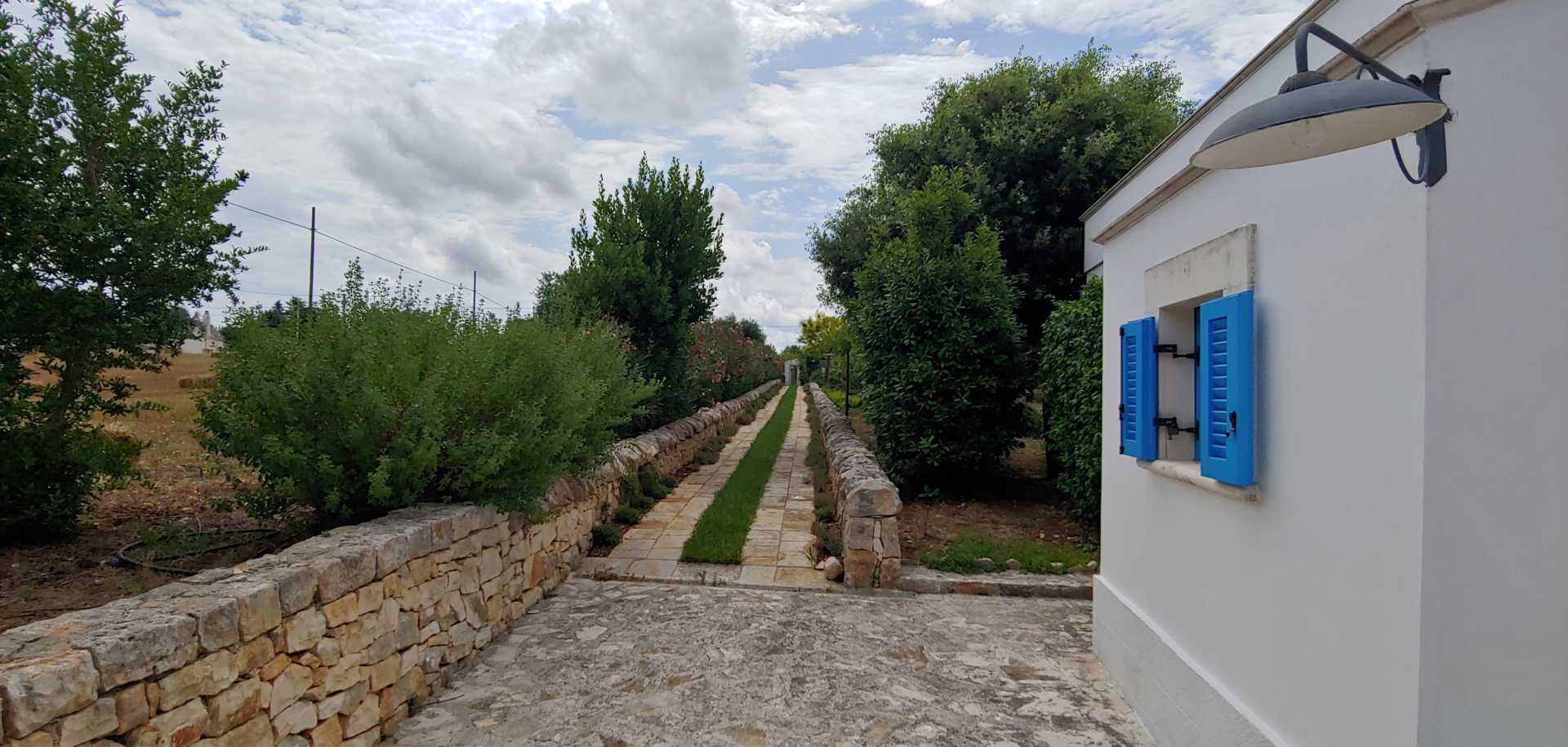 Puglia-vendita-Villa-con-Trullo-e-piscina (18)