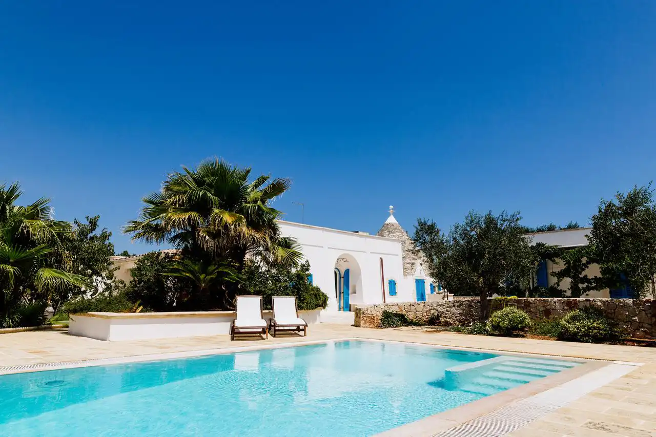 Puglia-vendita-Villa-con-Trullo-e-piscina (24)