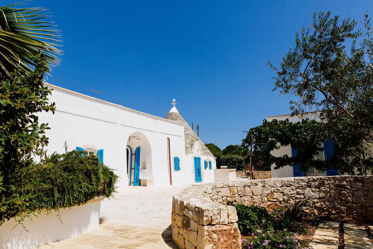 Puglia-vendita-Villa-con-Trullo-e-piscina (25)