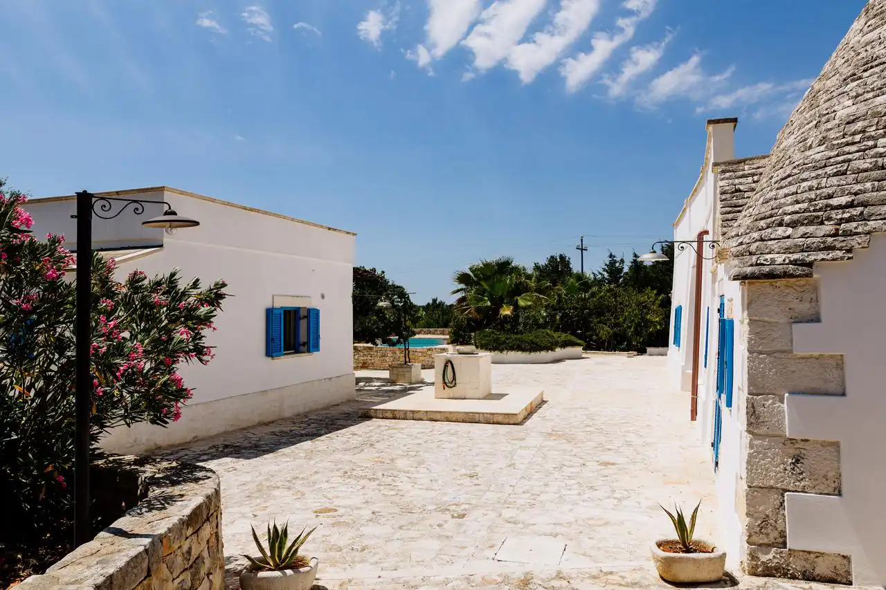 Puglia-vendita-Villa-con-Trullo-e-piscina (27)