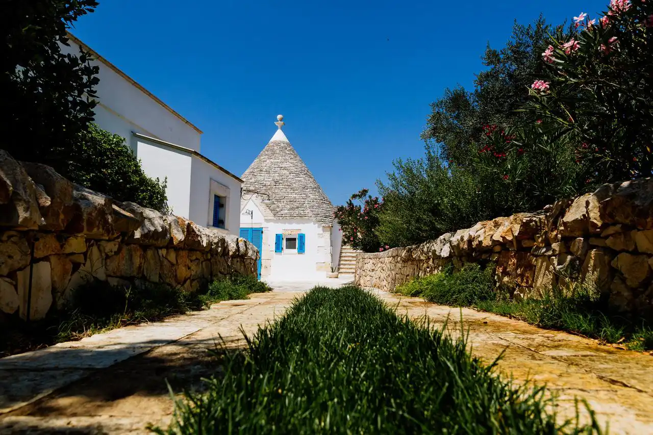 Puglia-vendita-Villa-con-Trullo-e-piscina (28)