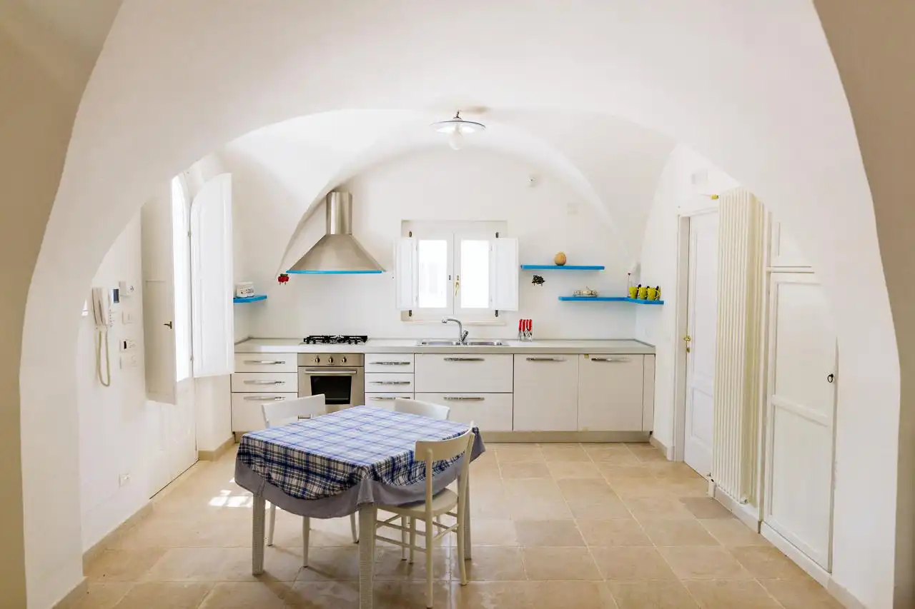 Puglia-vendita-Villa-con-Trullo-e-piscina (3)