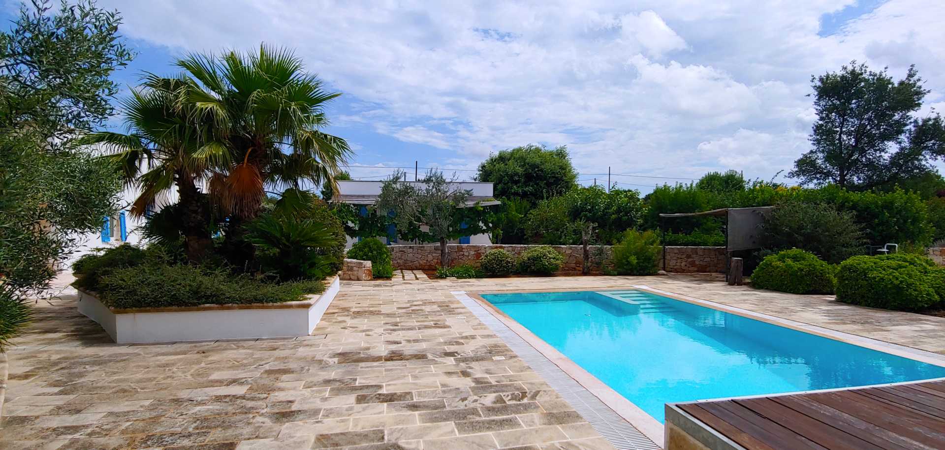 Puglia-vendita-Villa-con-Trullo-e-piscina (5)