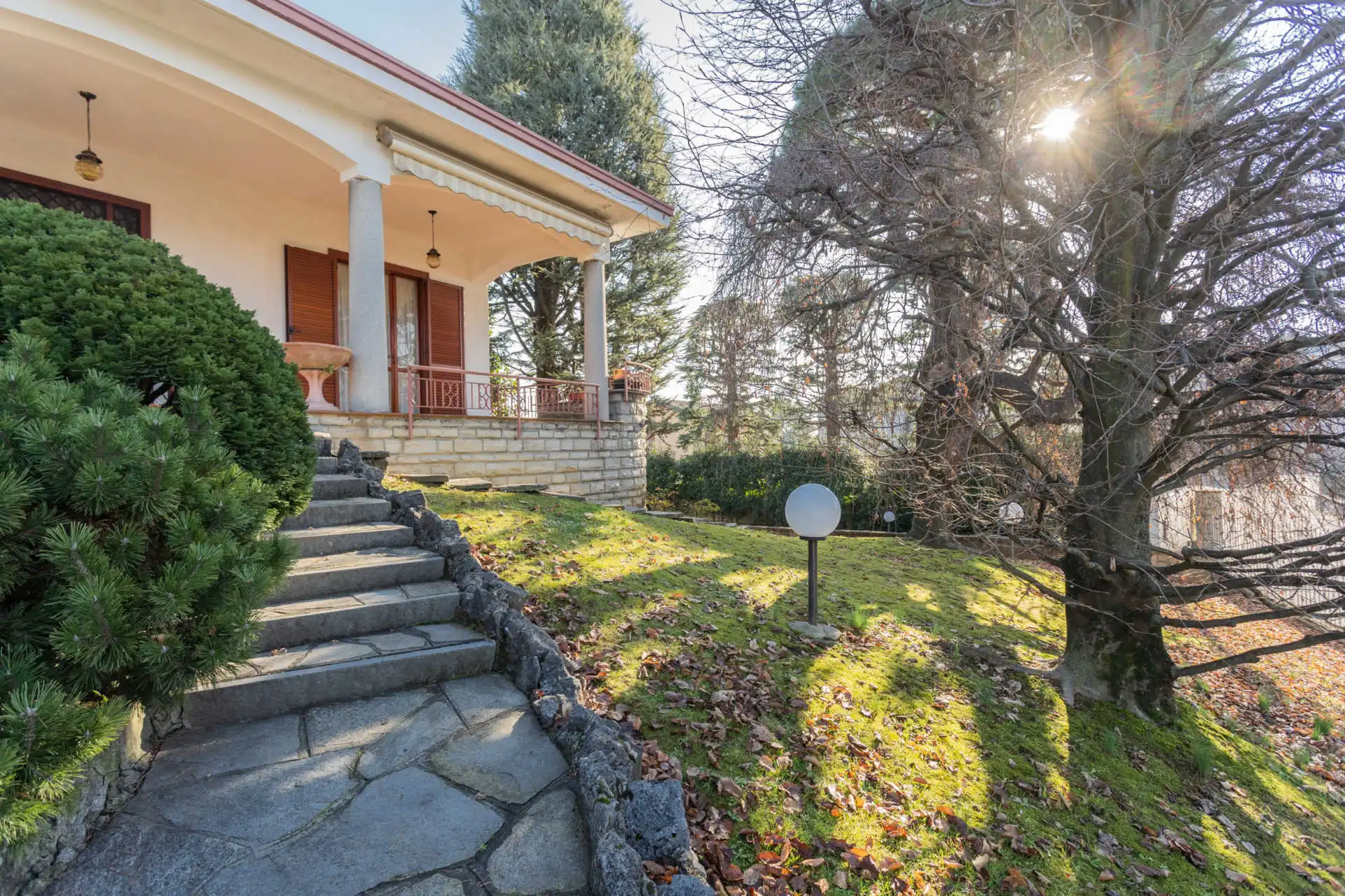 villa-singola-in-vendita-a-Rovello-Porro (44)
