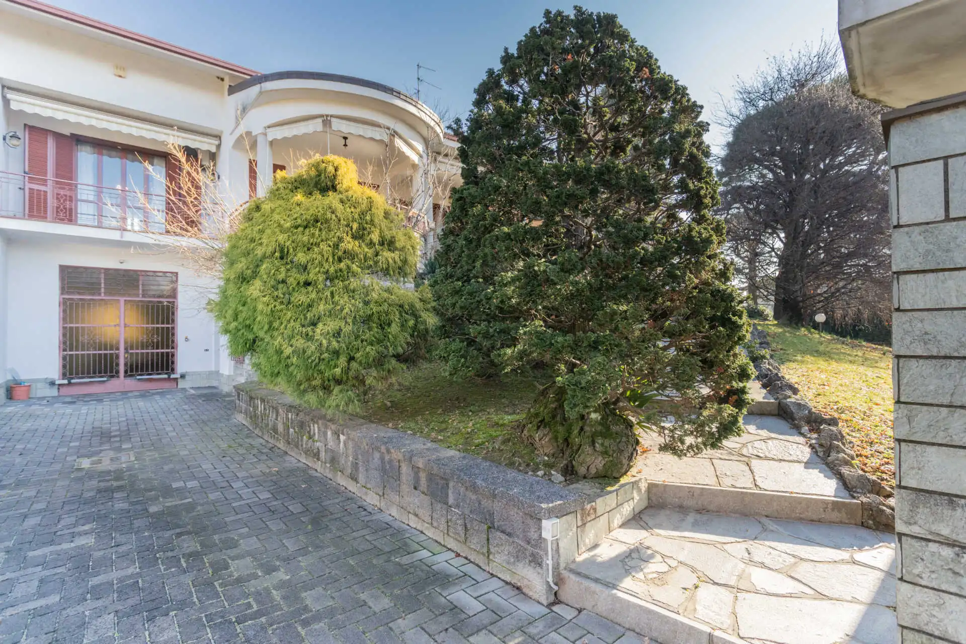 villa-singola-in-vendita-a-Rovello-Porro (47)