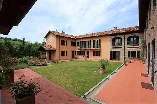 Azienda-vitivinicola-in-vendita-Asti (7)