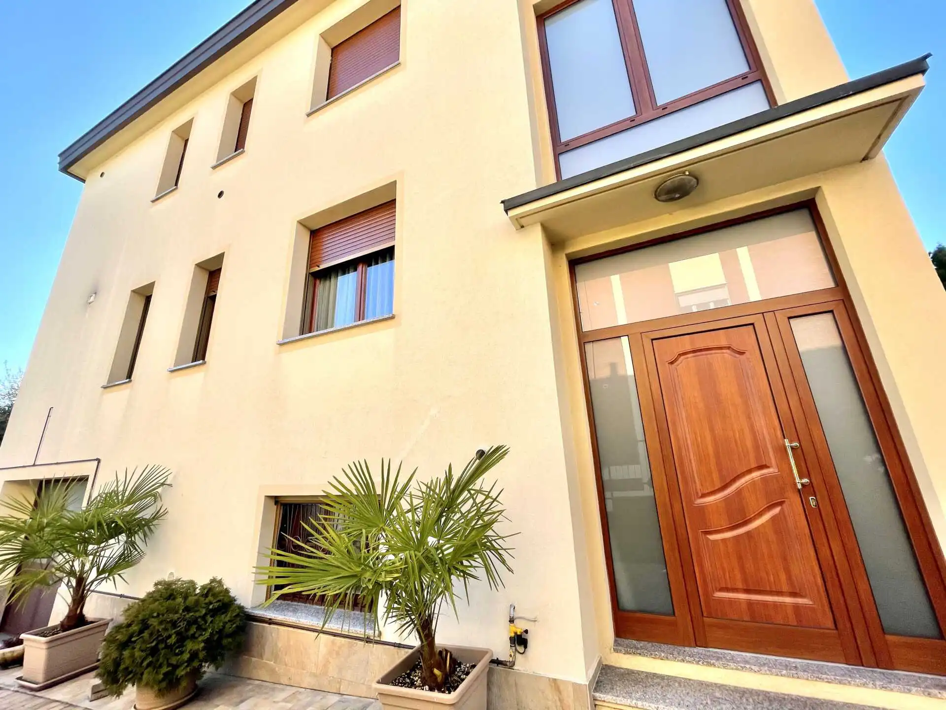 Cambiago-vendita-villa-bifamiliare-divisa-in-2-appartamenti-agenzia-immobiliare-casaestyle (12)