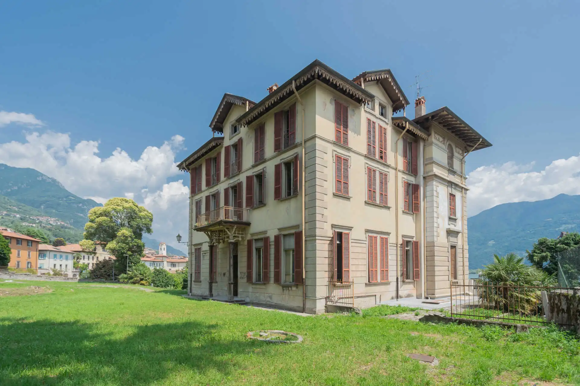 villa-in-vendita-a-lovere-sul-lago-diseo-casa&style-immobiliare-milano-brianza (10)