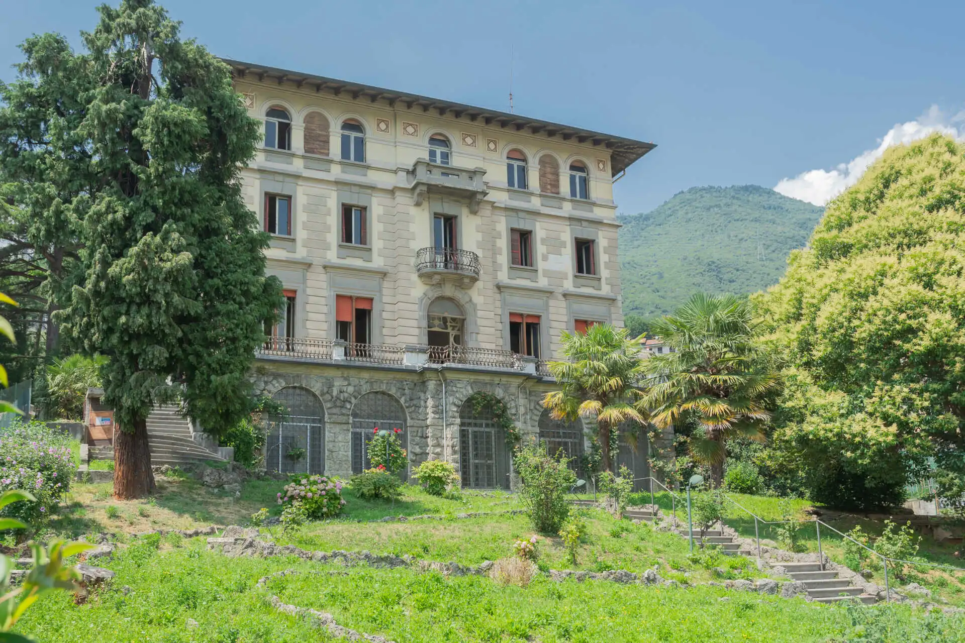villa-in-vendita-a-lovere-sul-lago-diseo-casa&style-immobiliare-milano-brianza (19)