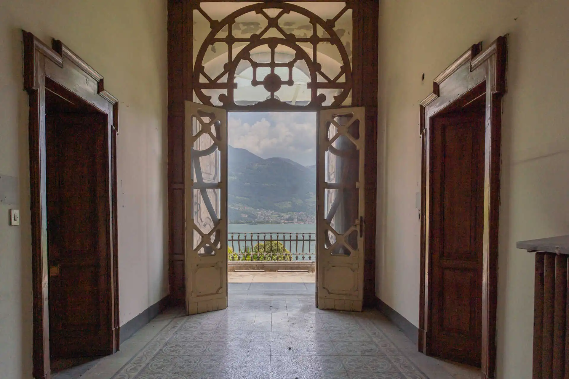 villa-in-vendita-a-lovere-sul-lago-diseo-casa&style-immobiliare-milano-brianza (23)