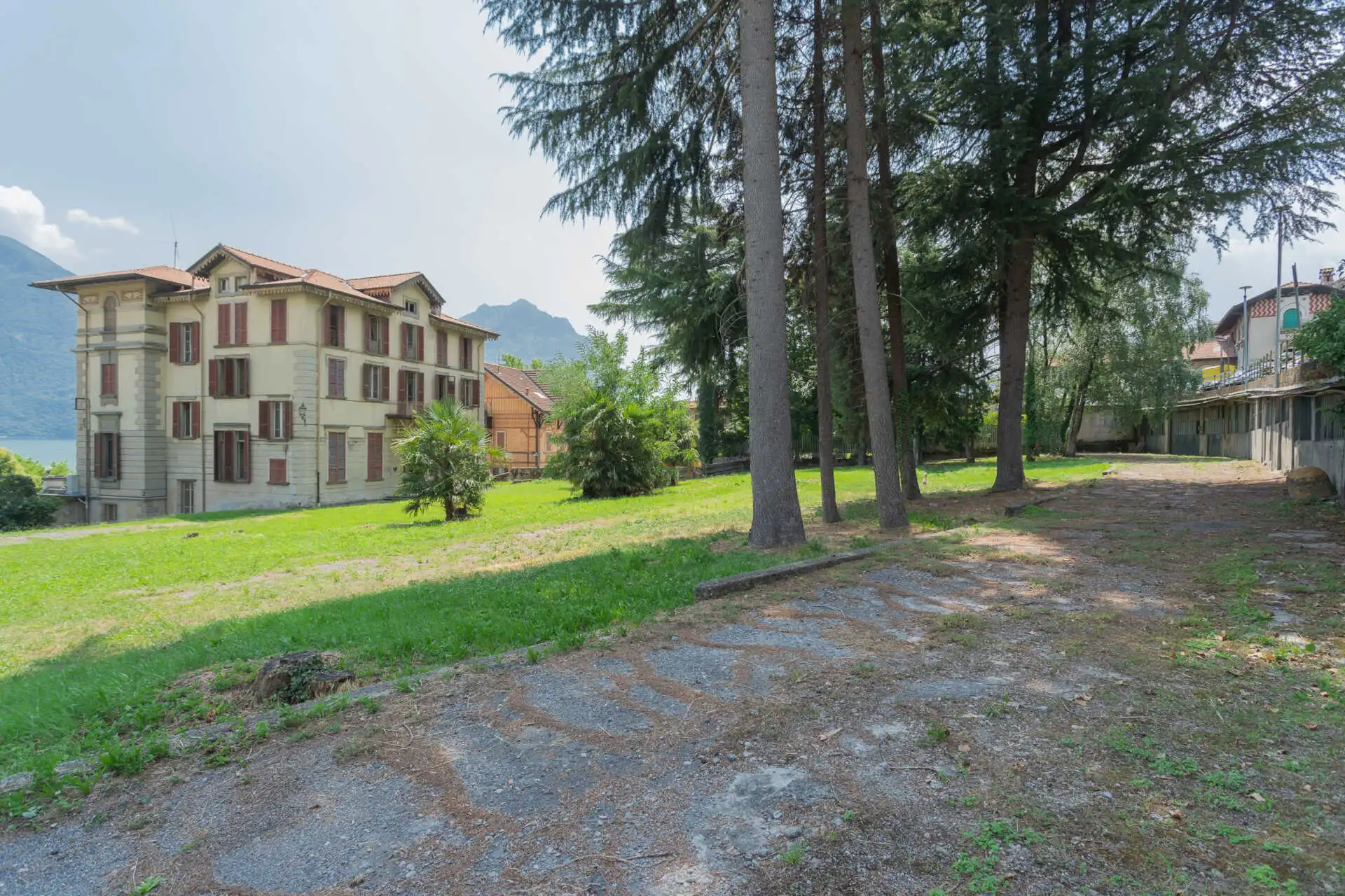 villa-in-vendita-a-lovere-sul-lago-diseo-casa&style-immobiliare-milano-brianza (3)