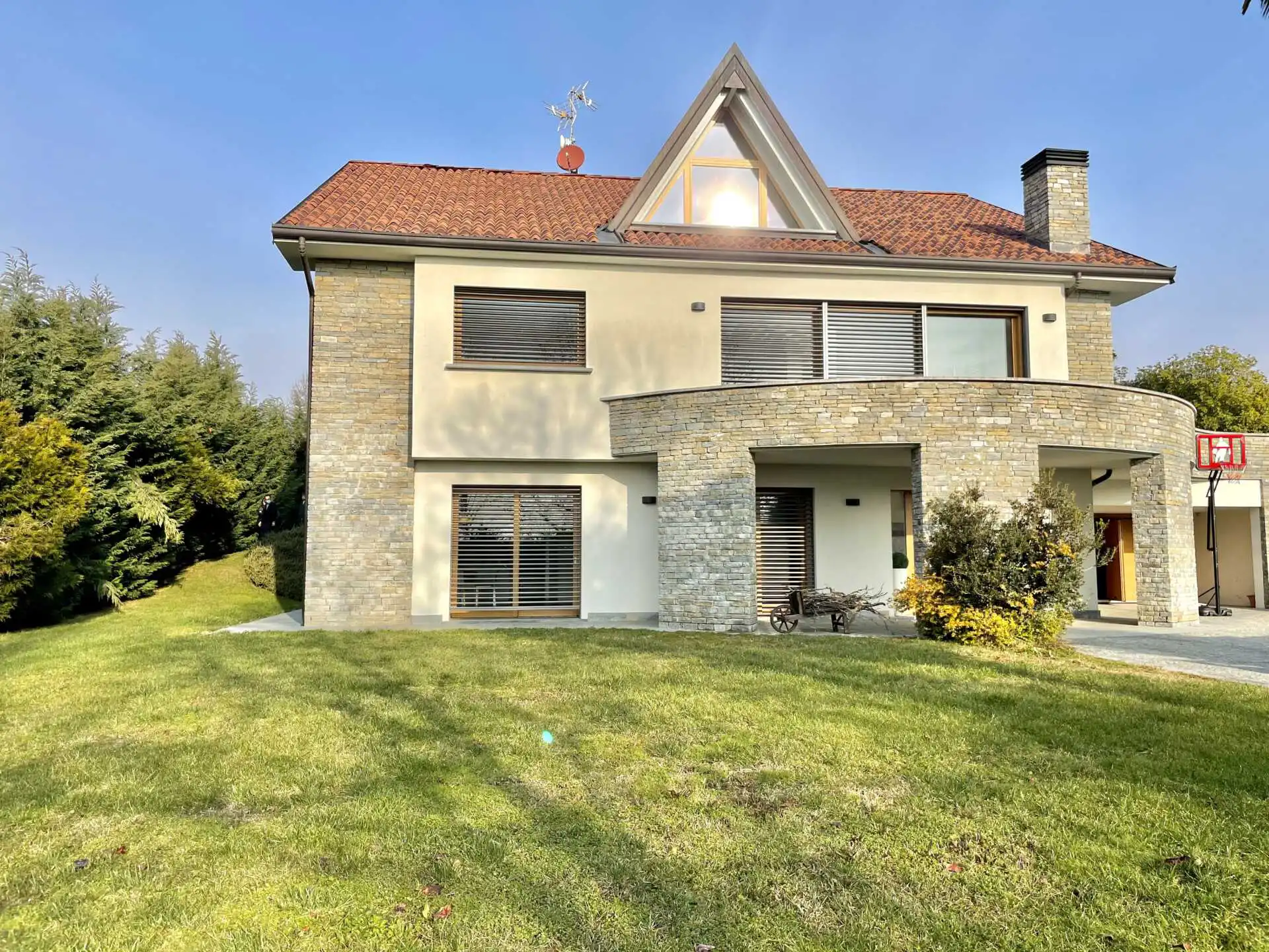 villa-in-vendita-a-merate-agenzia-immobiliare-milano-e-brianza-casa-e-style (11)